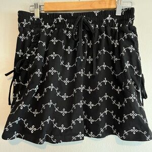 ASOS Black & White Eyelet Whimsigoth High Rise Shorts Size 6 Boho